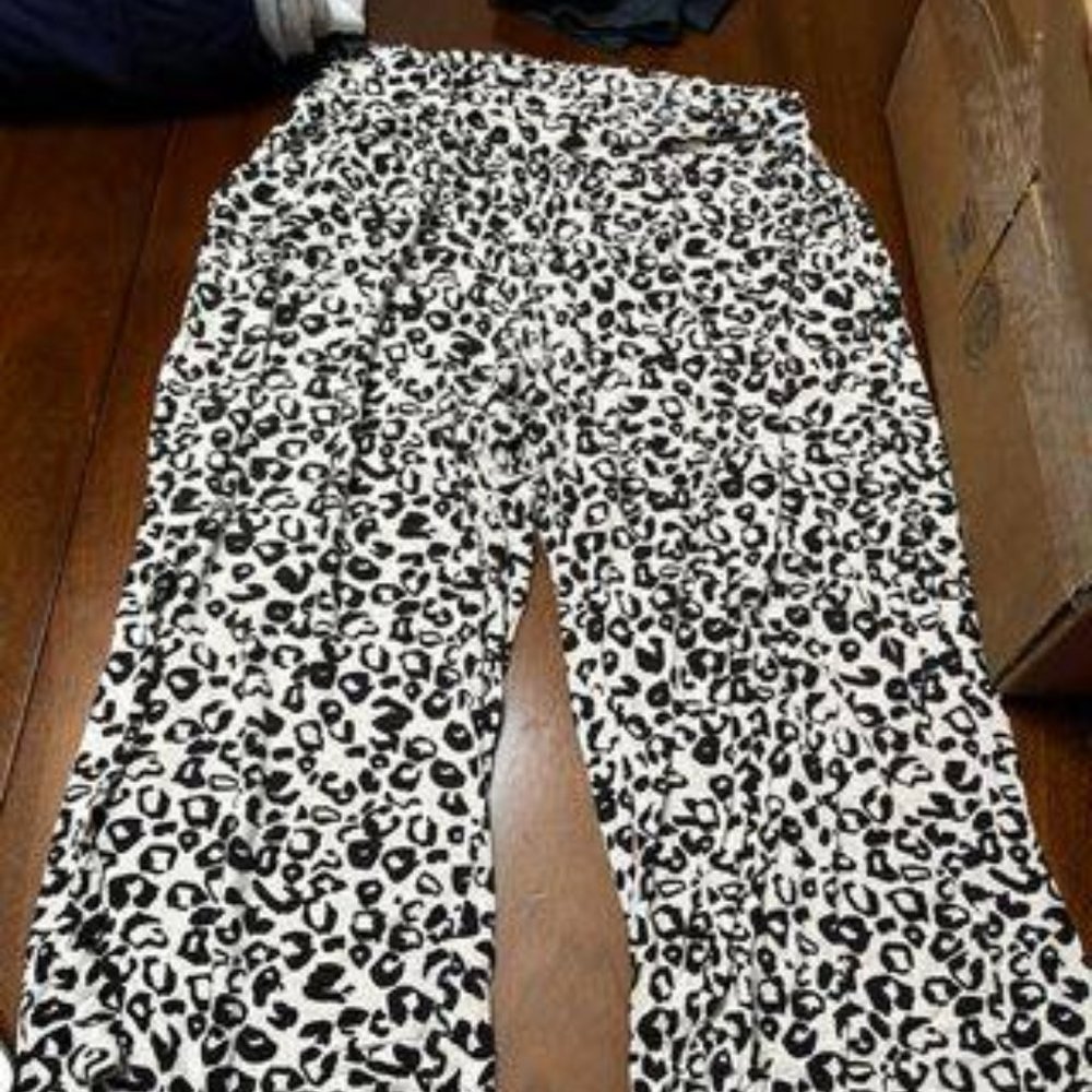 Latched Mama "white leopard" lounge pants Size medium